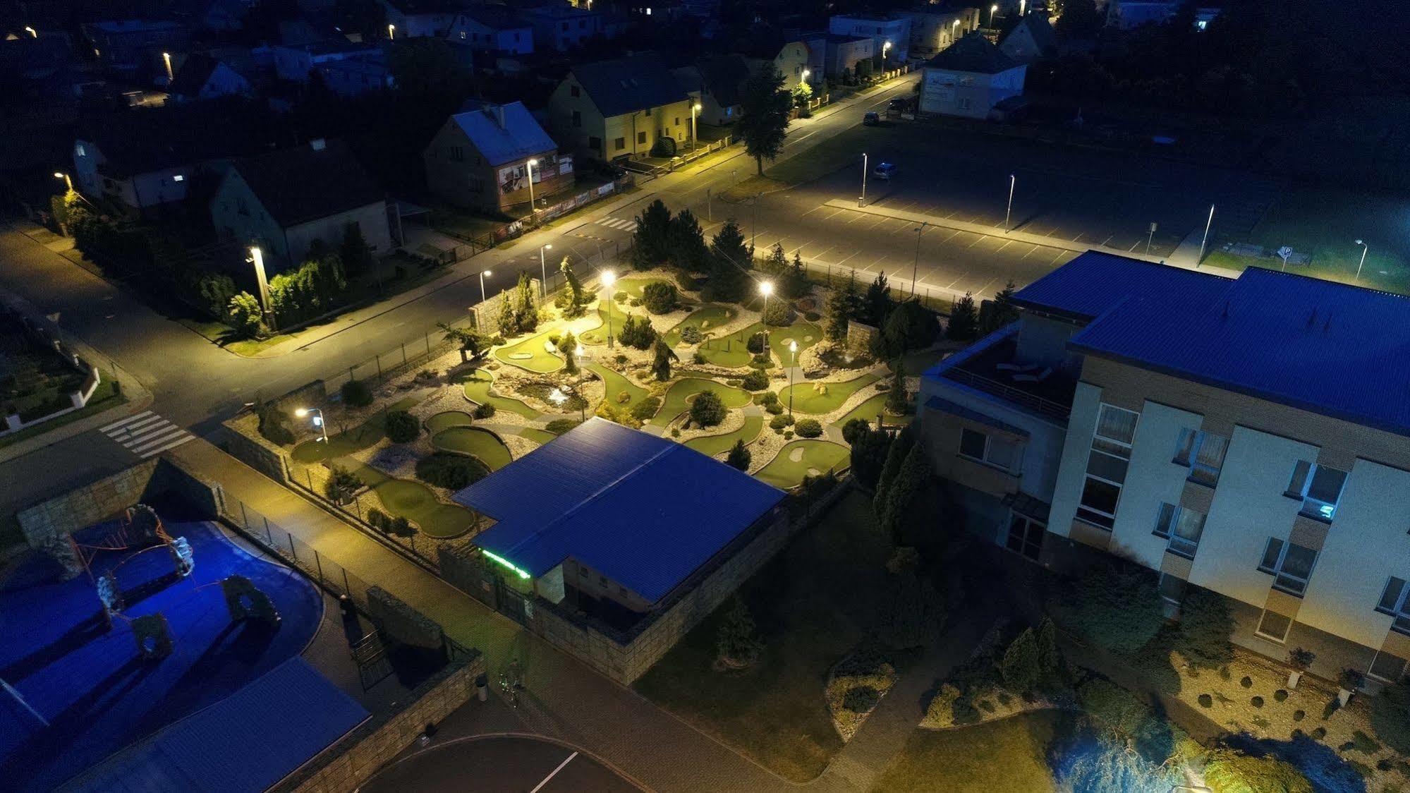 Hotel Buly Aréna à Kravaře Extérieur photo