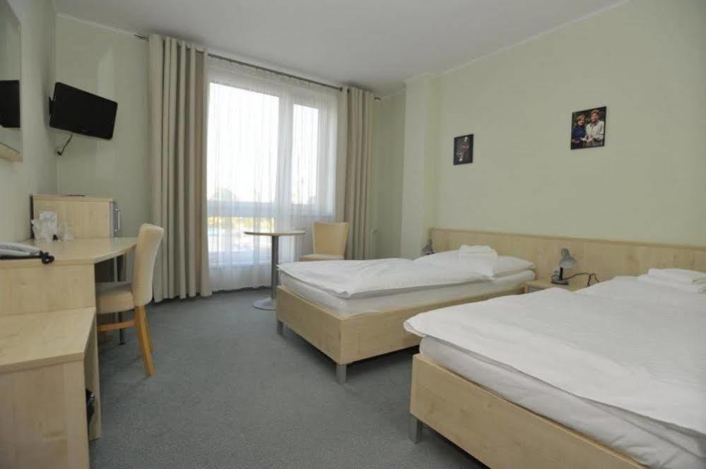 Hotel Buly Aréna à Kravaře Extérieur photo