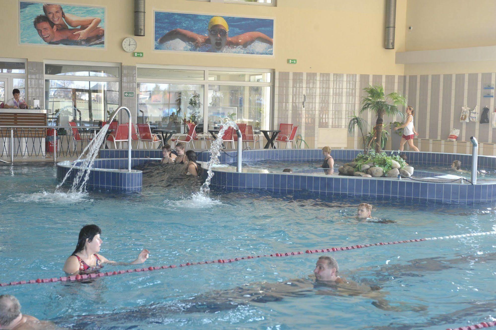 Hotel Buly Aréna à Kravaře Extérieur photo