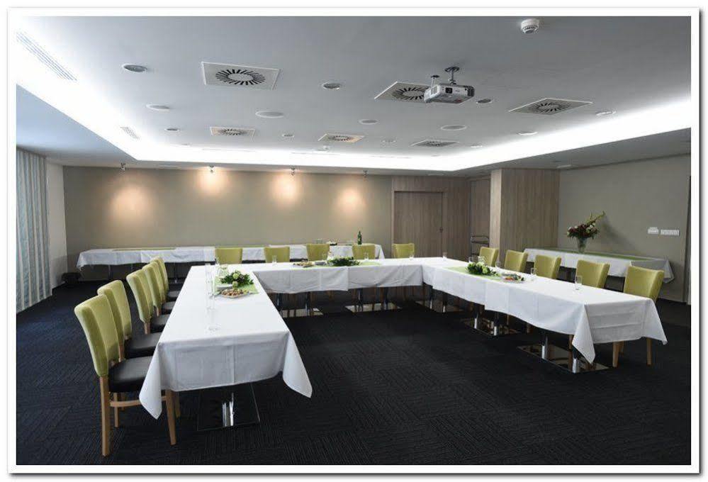 Hotel Buly Aréna à Kravaře Extérieur photo