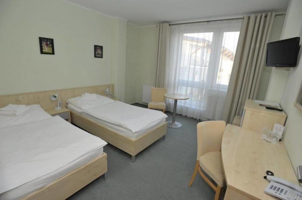 Hotel Buly Aréna à Kravaře Extérieur photo